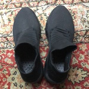 Womens Size 6 US Slip on Sneakers